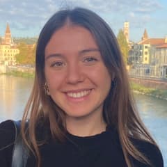 Ritratto di Giulia, stagista Digitaln marketing intern di Slooow.