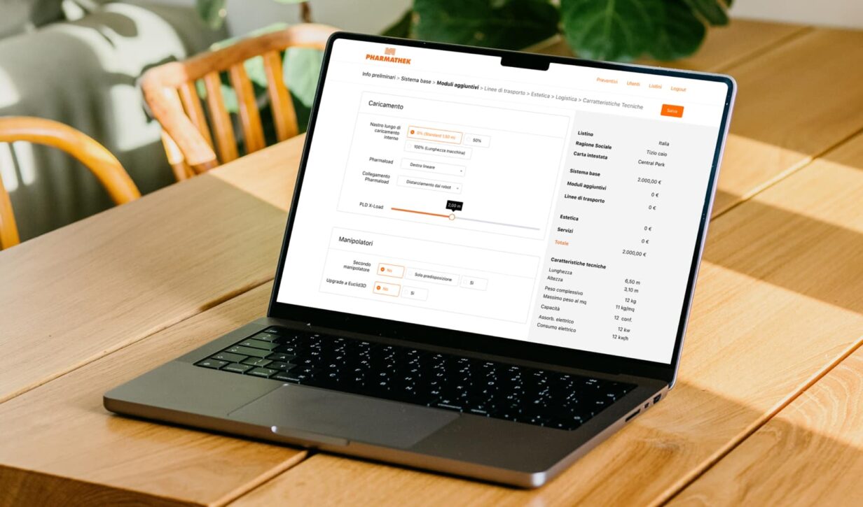Computer portatile che mostra l'interfaccia del configuratore di preventivi di Pharmatek progettato da Slooow.