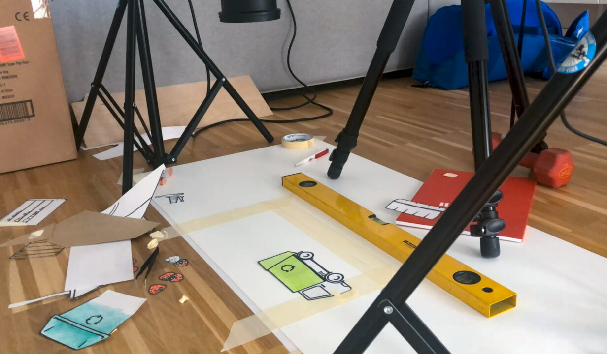 Attrezzatura disposta e pronta per girare il video.